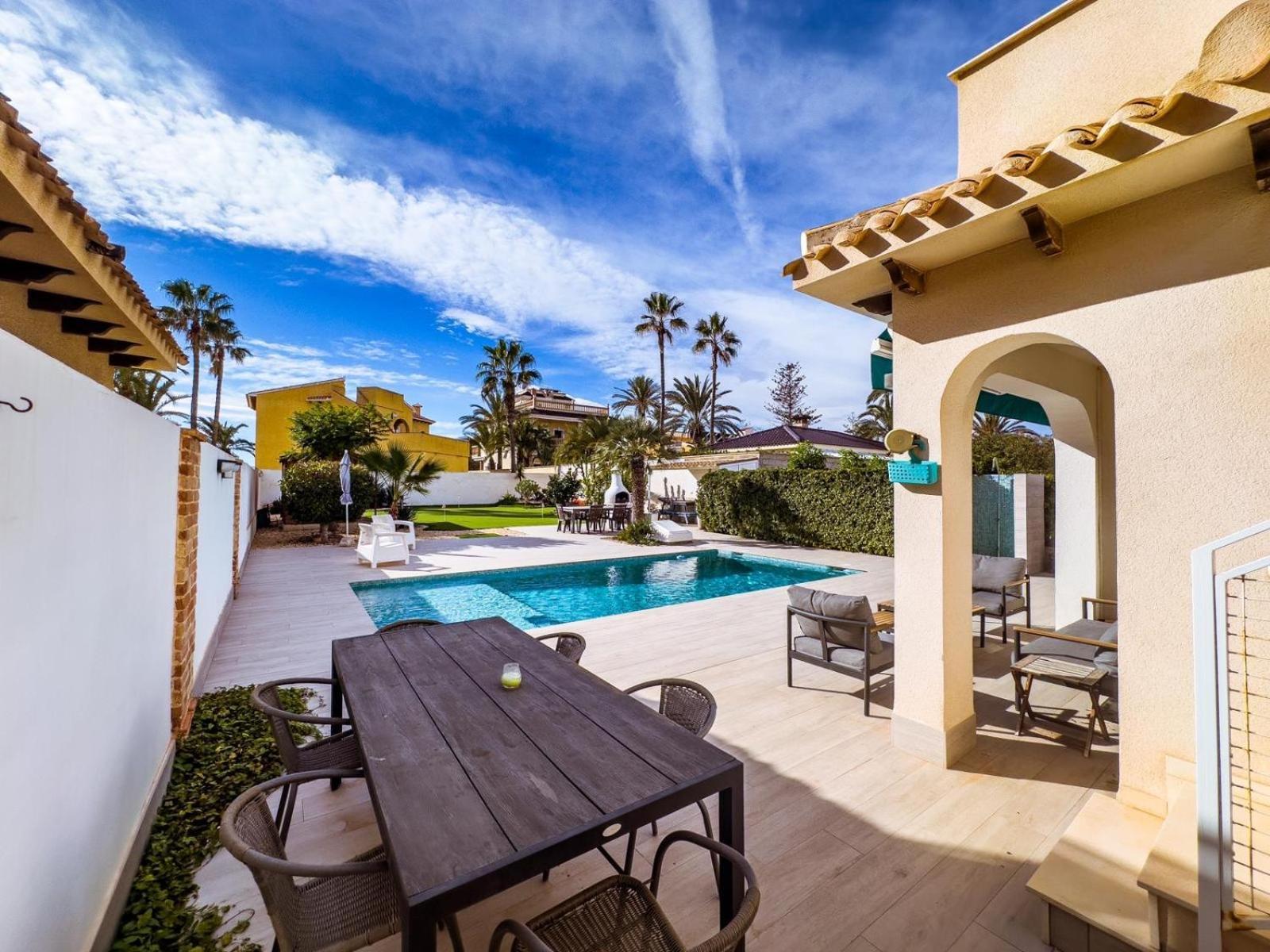 Beach Villa Playa Flamenca โอริอุเอลา ภายนอก รูปภาพ